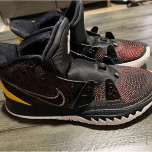 Nike Kyrie Roswell Raygun Sneakers